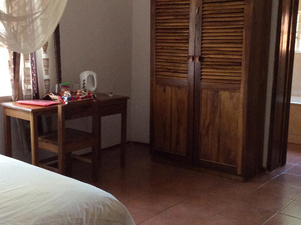 Tabonina Guesthouse Livingstone Ngoại thất bức ảnh
